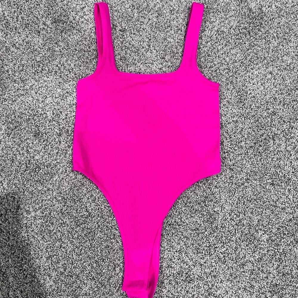 NWOT Bozzolo Hot Pink Ribbed Knit Sleeveless Thong Bodysuit Snap Close Size S/M